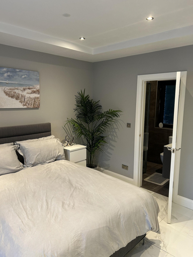 Room 3, Croke Park, 3-beds ,1 Pullout bed , Sleeps 8, Dublin