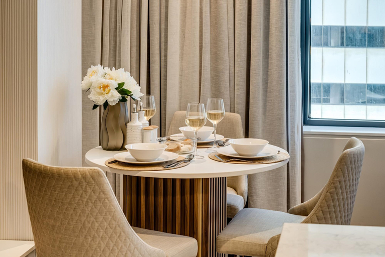 Room 5, Cape Town 1BR Modern Apartment City Suite 902, City of Cape Town