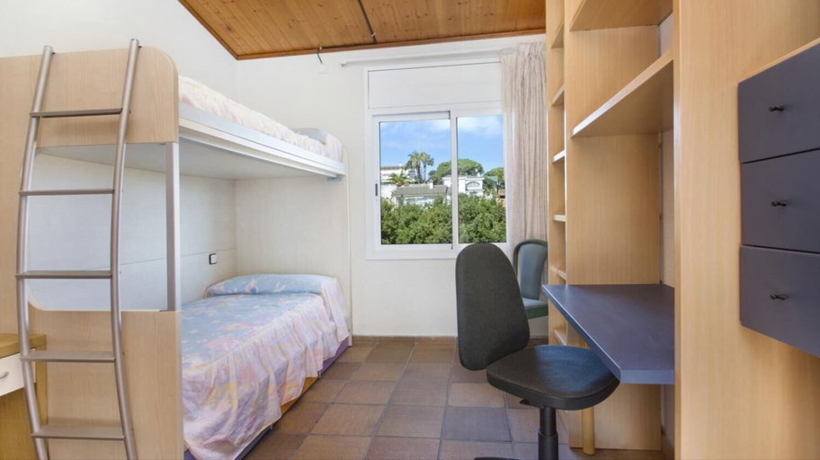 Room 5, Del Pi in Blanes With 4 Bedrooms and 3 Bathrooms, Girona