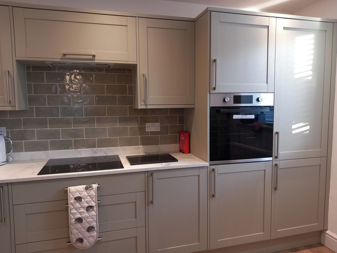 Private kitchen 5, Stylish 2-bed House in Stamford Town Centre, Lincolnshire