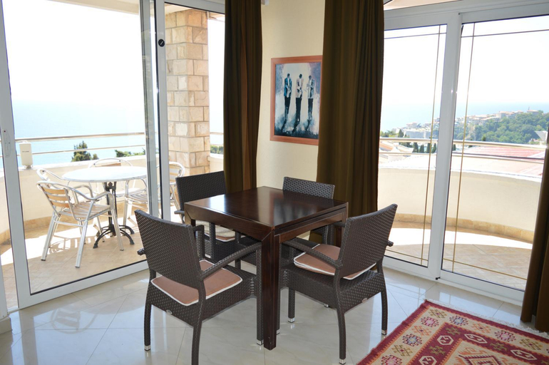 Others 4, Apartments Amina