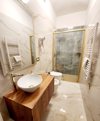 Bathroom 5, Golden palace luxury guest house, Roma