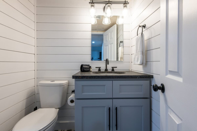 Room 2, Mountain Views Indoor Pool Access Sauna Access, Sevier