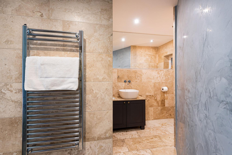 Room 4, Independence Olive- 1 Bedroom - Square SEA View