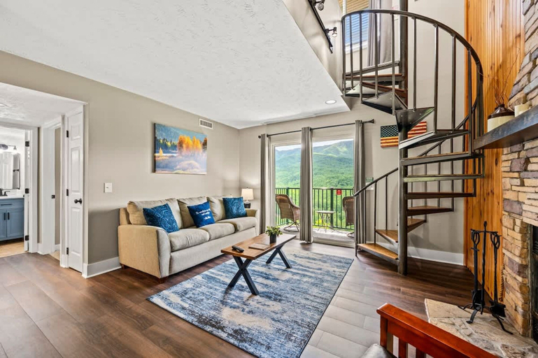 Room 2, Indoor Pool Mountain Views Hot Tub Sleeps 6, Sevier