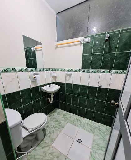 Bathroom, Cuartos Amoblados Perez, Jaén