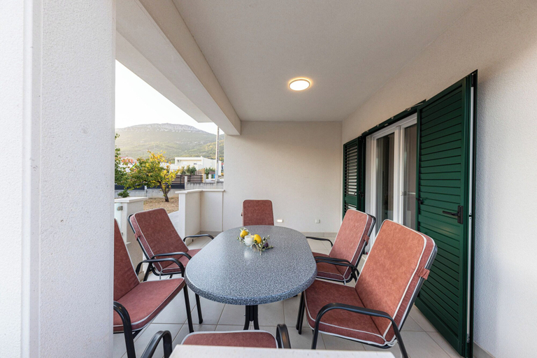 Outdoor dining, Olive Leaf - Ground Floor Apartment, Kaštela