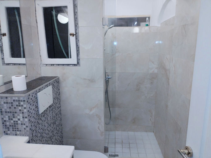 Bathroom 2, Large Studio/family Apartment, Central Macedonia