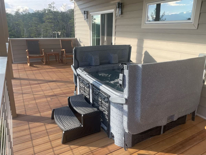 Room 3, Sleeps12 Pet Friendly 2 Hottubs Views Full Kitchen, Sevier