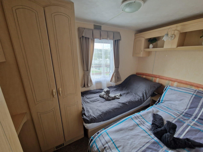 Room 5, 2 Bed Caravan - Sleeps 6 - Pets - Pool - Parking, Ceredigion