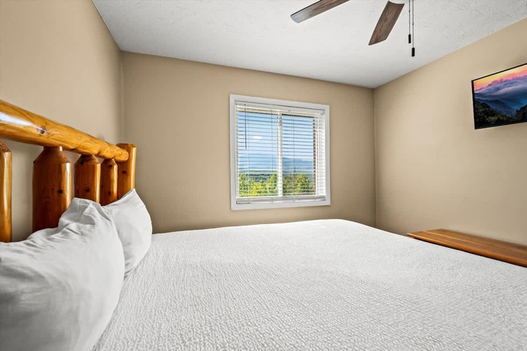 Room 5, Sleeps 4 Mountains Views Indoor Pool Sauna, Sevier