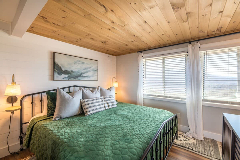 Room 2, Mountain Views Indoor Pool Access Full Kitchen, Sevier