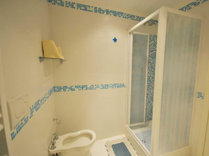 Bathroom, Domus Ripetta, Rome