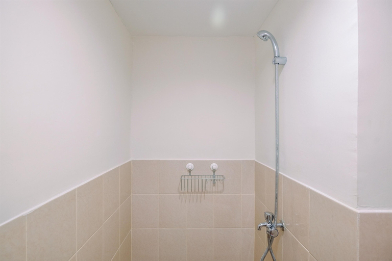 Bathroom 3, Cozy Stay 2BR Podomoro Golf View Apartment, Bogor