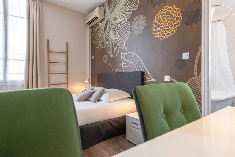 Others 5, Hôtel Cecil, Alpes-Maritimes
