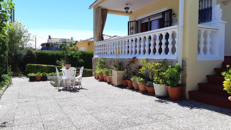 Room 5, Julia in Lloret de Mar, Girona