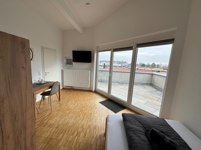 Others 3, Pension Schweizer, Biberach