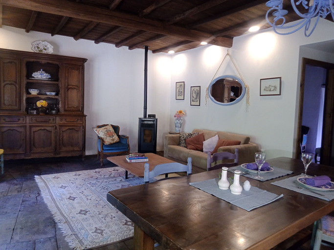 Dining 5, Castro Caldelas - Cottage - Sleeps 2 - Petfriendly, Ourense