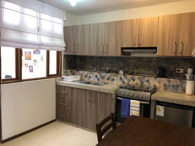 Private kitchen, Huanchacostudio/kingbed/balcony/tv/wifi, Trujillo