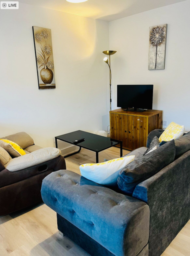 Living area 4, 2 Bed Flat - Sleeps 8 - Pets - Garden - Parking, Derbyshire