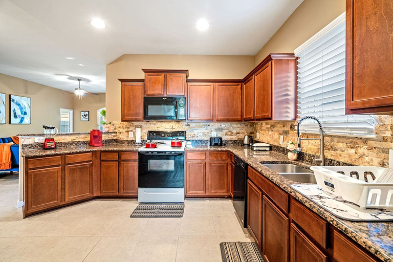 Room 3, Spacious One-level Home - Calm Neighborhood Yard, Tarrant