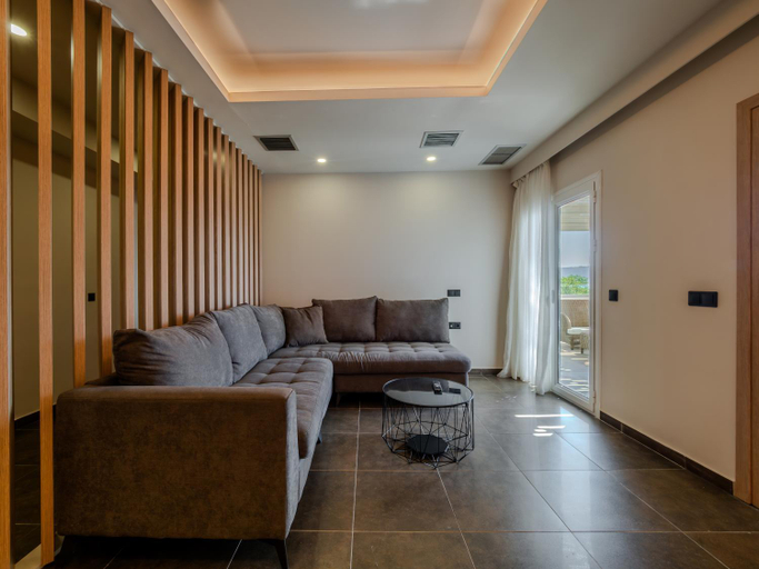 Others 5, Paradise Resort, Peloponnese