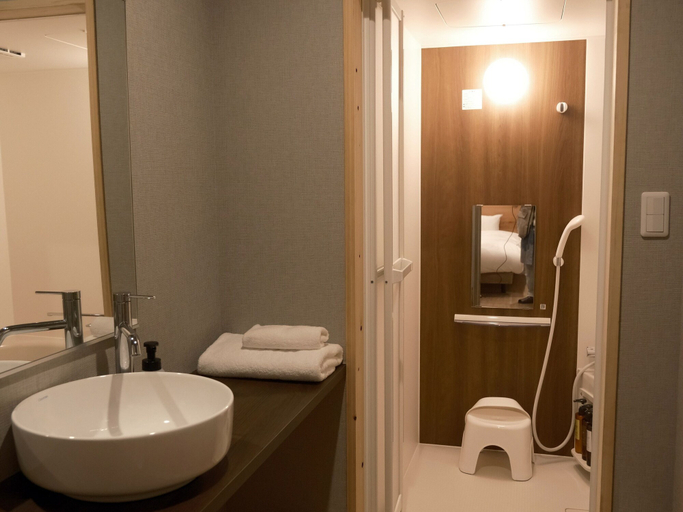 Bathroom 3, Mieux forest, Uenohara