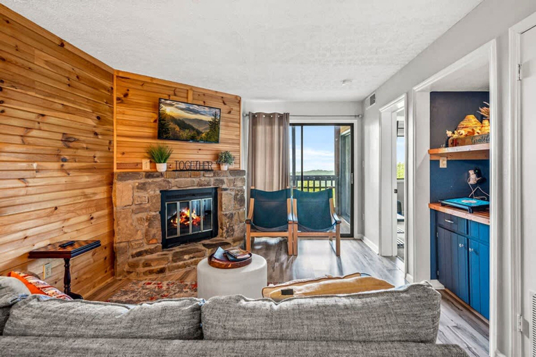 Room 5, Two Bed Room Condo Mountain Views Indoor Pool, Sevier