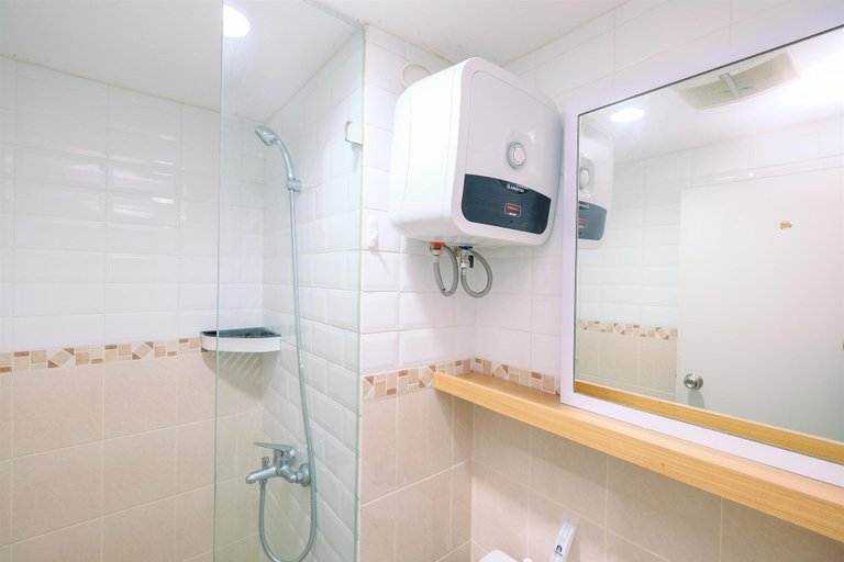 Bathroom 3, Comfort and Restful 2BR Podomoro Golf View Apartment, Bogor