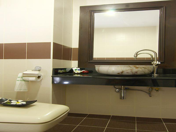 Bathroom 3, Sritrakul Place, Pattaya