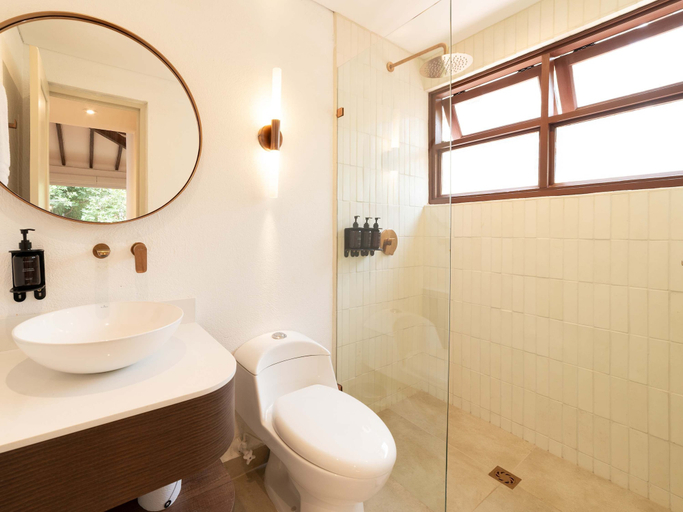 Room 4, w Incredible 5BR House w Jacuzzi in El Poblado, Medellín