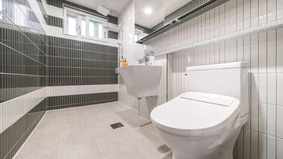 Bathroom 2, Sokcho Biroso Private Cottage, Goseong