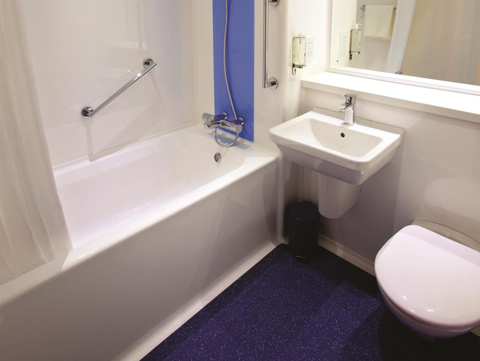 Bathroom 4, Travelodge Glasgow Queen Street, Glasgow