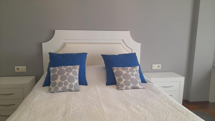 Room 4, Apartment-sleeps6-parking-terrace, Pontevedra