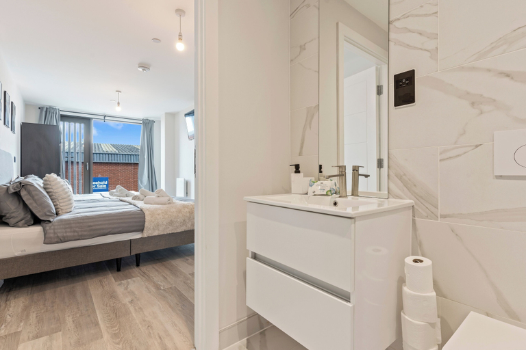 Bathroom 4, Meadow Haven 2 Bed 2 Bath, On-street Park, Netflix, Birmingham