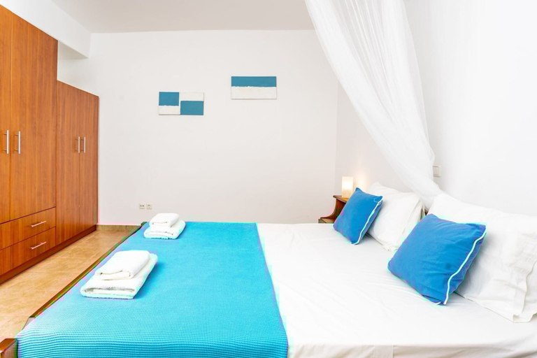 Room 2, Villa Ioanna for 10 - Allparos Villas, South Aegean