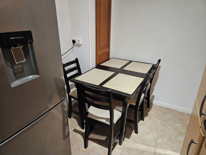 Dining, Mitcham Junction - 2 Bed Apartment - Sleeps 6, London