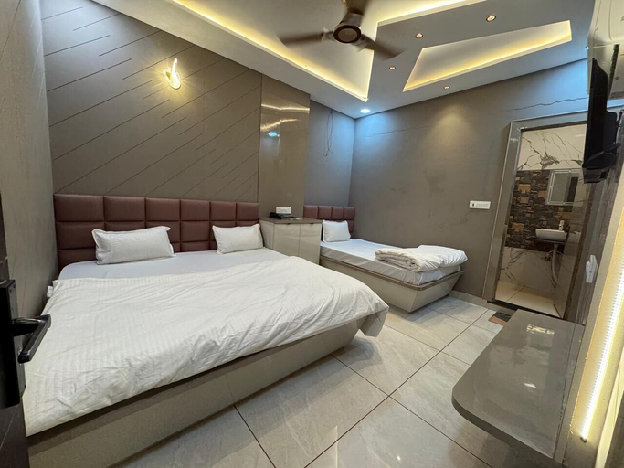 Bedroom 2, Guruvayur Dham, Mathura