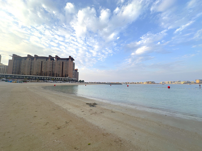 Room 5, Palm Living 2BR Maid w Pool Beach Access, Dubai