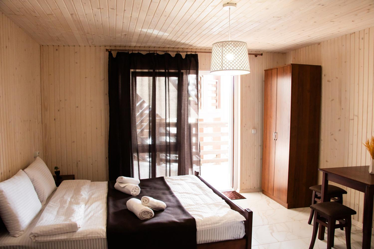 Bedroom 2, Dallas, Tiachivs'kyi