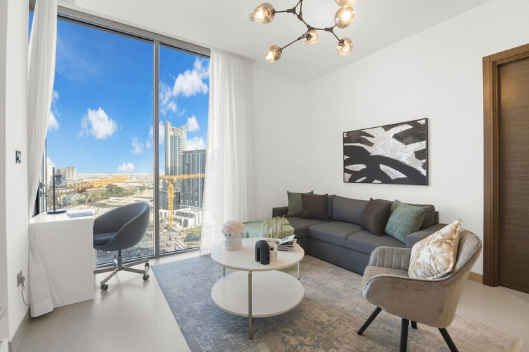 Room 3, Modern 2BR Retreat Creek Vistas Scenic Views, Dubai