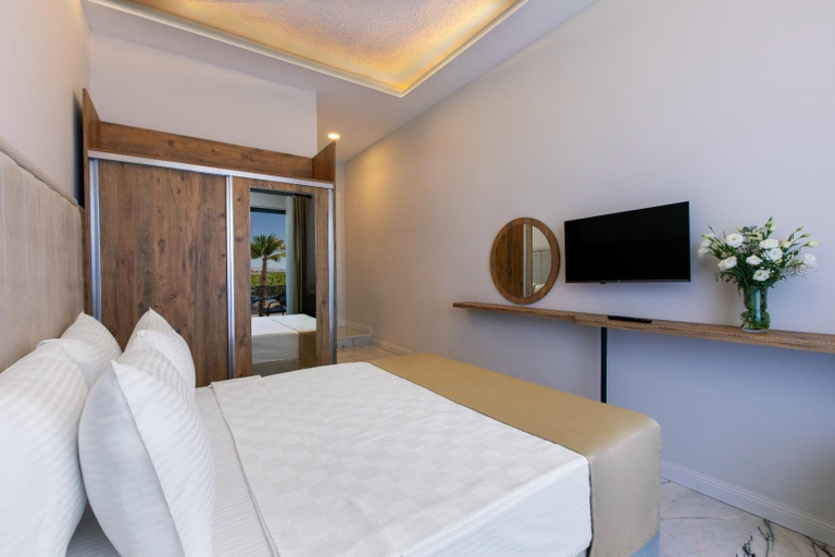 Bedroom 2, Sun Pearl Beach Resort Hotel, Çeşme