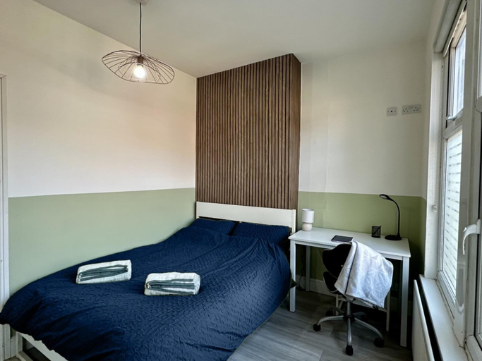 Room 2, 4-bed 3 Bath House in Leicester City, Leicester