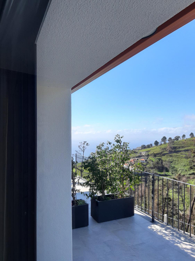Others 5, Casa dos Avos, Calheta