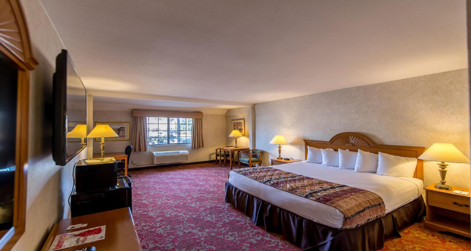Bedroom 3, Clarion Hotel Bakersfield North, Kern