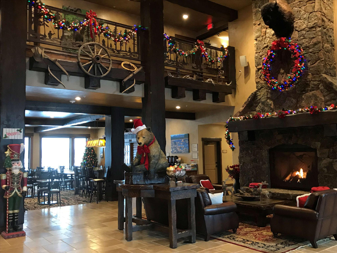 Public Area 3, Glacier International Lodge, Flathead