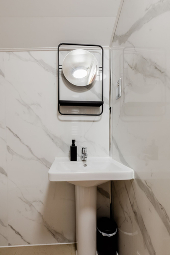Bathroom 3, Britannia Hyde Park Hotel By PLI, London