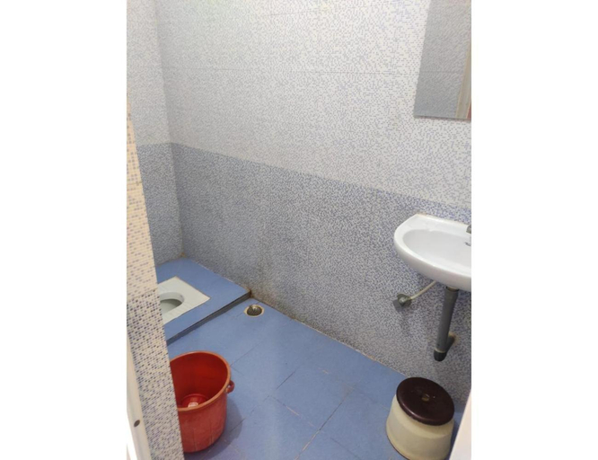 Bathroom 4, Hotel Maharaja Palace, Shahdol, Shahdol