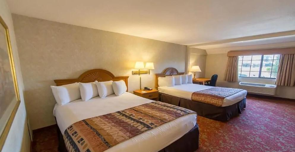 Bedroom 3, Clarion Hotel Bakersfield North, Kern