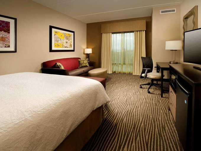Bedroom 3, Hampton Inn & Suites Chattanooga/Hamilton Place, Hamilton